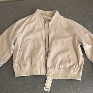 NEW WITH TAGS Uniqlo women’s beige relaxed cut bomber jacket (M)